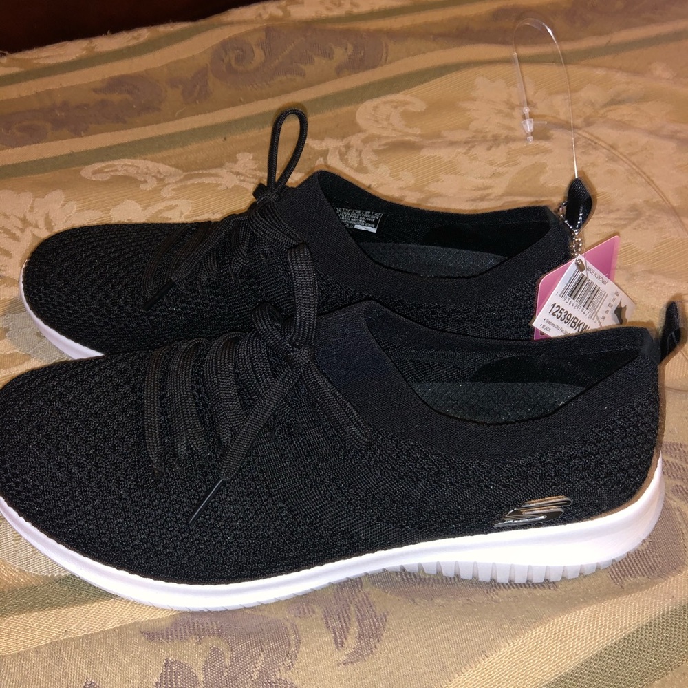 NWT skechers shoes with memory foam